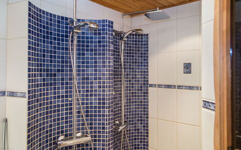 Tahkon Rantatupa 7 B: Holz, Flooring, Fussboden, Möbel, Holzboden, Interior Design, Etagenbett, Zimmer, Holzbeize, Hartholz