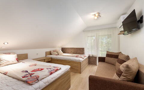Lampion: Braun, Möbel, Komfort, Holz, Flooring, Tabelle, Fenster, Couch, Fussboden, Kissen