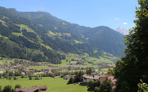 Dengg: Himmel, Berg, Daytime, Pflanze, Natürliche Landschaft, Baum, Hochland, Vegetation, Gebäude, Biome