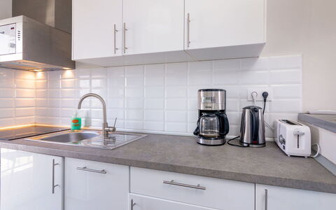 Las Perlas: Spüle, Sinken, Eigentum, Zapfhahn, Countertop, Cabinetry, Küche, Armatur, Herd, Beleuchtung