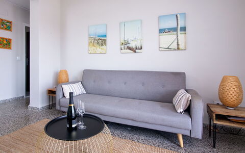 Las Perlas: Tabelle, Möbel, Eigentum, Couch, Bilderrahmen, Holz, Interior Design, Rechteck, Fussboden, Wohnzimmer