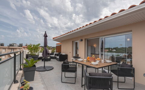 Eden Riviera: Himmel, Wolke, Eigentum, Möbel, Gebäude, Tabelle, Blumentopf, Stuhl, Pflanze, Zimmerpflanze