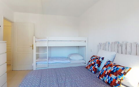 Les Grenadines: Möbel, Interior Design, Schlafzimmer, Bett, Fussboden, Flooring, Holz, Bedding, Bettdecke, Zimmer