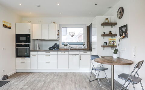 Sonnenschein: Möbel, Cabinetry, Countertop, Holz, Flooring, Interior Design, Küche, Fussboden, Materialeigenschaft