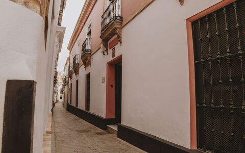 Posada La Casa Del Pintor: Fenster, Holz, Strassenbelag, Gebäude, Nachbarschaft, Gasse, Flooring, Strasse, Fassade, Stadt