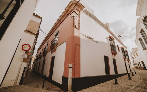 Posada La Casa Del Pintor: Himmel, Wolke, Gebäude, Fenster, Gasse, Fassade, Tönungen Und Schatten, Strasse, Tür, Stadt