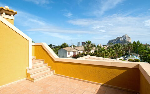 Villa Delfín: Wolke, Himmel, Gebäude, Haus, Baum, Schatten, Treppe, Grundeigentum, Holz, Dach