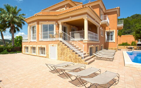 Florencia: Pflanze, Himmel, Gebäude, Fenster, Baum, Haus, Veranda, Schatten, Tür, Holz