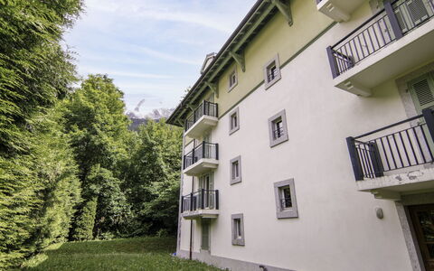Les Jardins de L'Astoria: Pflanze, Fenster, Wolke, Gebäude, Himmel, Grundstueck, Gras, Grundeigentum, Urban Design, Fassade