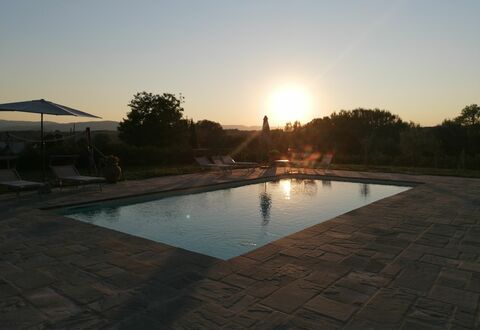 Il Pozzo Di San Barnaba: Wasser, Himmel, Wasservorräte, Schwimmbad, Baum, Gewässer, Landschaft, Sonnenuntergang, Freizeit, Verbundwerkstoff