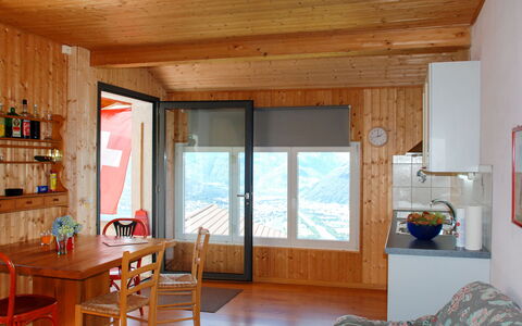 Baita Monti di Piazzogna: Möbel, Eigentum, Fenster, Holz, Gebäude, Tabelle, Interior Design, Komfort, Fussboden, Flooring