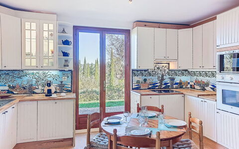 Les Ecuries: Küche, Interior Design, Flooring, Holz, Countertop, Möbel, Fussboden, Küchengerät, Cabinetry, Major Appliance