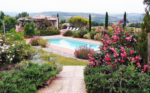 Les Ecuries: Garten, Eigentum, Natürliche Landschaft, Grundeigentum, Botanischer Garten, Botanik, Blume, Haus, Pflanze, Baum