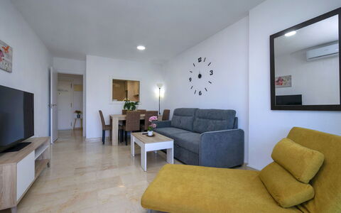Atrium Iii Centro Mar: Möbel, Flooring, Interior Design, Fussboden, Wohnung, Wohnzimmer, Couch, Stuhl