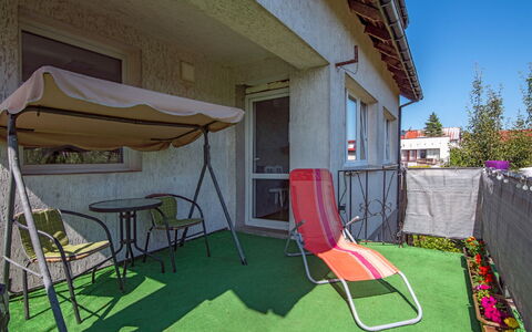 Koszalin 300: Eigentum, Gebäude, Pflanze, Schatten, Interior Design, Die Architektur, Himmel, Gras, Grundstueck, Freizeit