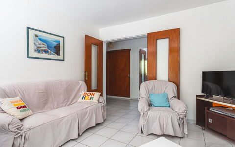 Les Roches Fleuries: Möbel, Interior Design, Stuhl, Flooring, Tabelle, Resort, Fussboden, Decke, Zimmer, Eco Hotel
