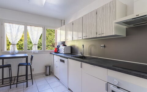 Les Roches Fleuries: Möbel, Interior Design, Stuhl, Flooring, Tabelle, Resort, Fussboden, Decke, Zimmer, Eco Hotel