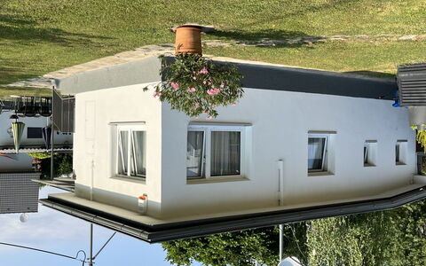 Bungalow Leopoldau: Gebäude, Eigentum, Fenster, Pflanze, Haus, Grundeigentum, Strassenlicht, Dach, Hütte, Urban Design