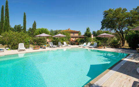 Villa Lorenzana: Wasser, Himmel, Pflanze, Eigentum, Schwimmbad, Azurblau, Baum, Gartenmöbel, Aqua, Freizeit