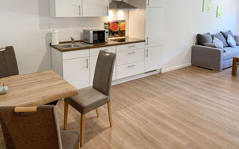 Spiekeroog: Cabinetry, Eigentum, Möbel, Countertop, Couch, Küche, Tabelle, Küchengerät, Gebäude, Holz