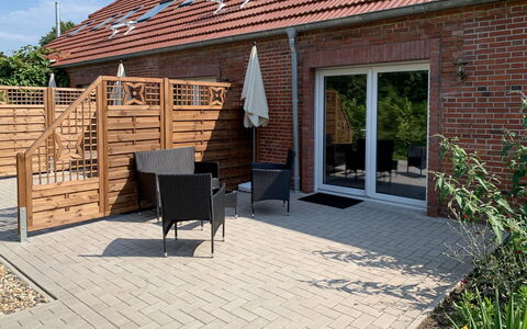 Spiekeroog: Gebäude, Pflanze, Schatten, Holz, Strassenbelag, Interior Design, Mauerwerk, Himmel, Backstein, Haus