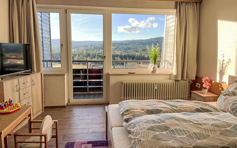 Hochstein: Möbel, Holz, Interior Design, Zimmer, Fussboden, Wohnung, Flooring, Schlafzimmer, Bett, Decke
