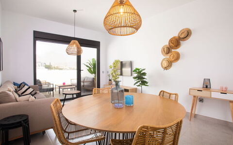 Piscis: Tabelle, Möbel, Pflanze, Eigentum, Couch, Stuhl, Fenster, Holz, Beleuchtung, Interior Design