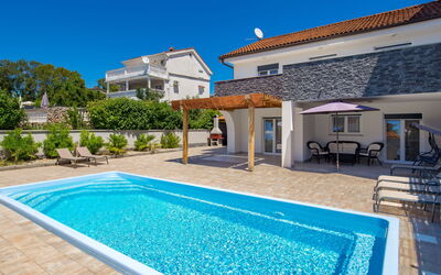 Villa Mira