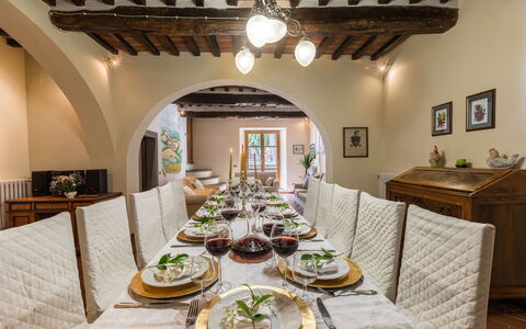Ville Rosadi Weddings: Zimmer, Eigentum, Interior Design, Esszimmer, Möbel, Gebäude, Tabelle, Decke, Haus, Estate