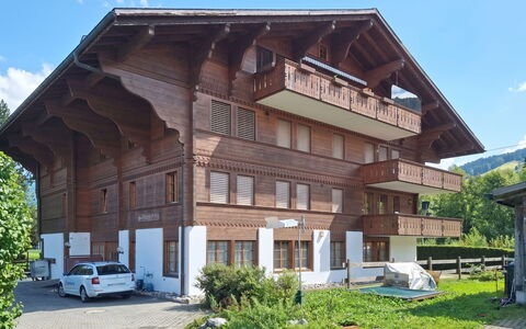 Saanen 100: Bett, Möbel, Schlafzimmer, Interior Design, Bedding, Bettdecke, Flooring, Holz, Fussboden, Zimmer