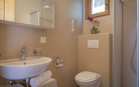 Ambigu: Braun, Armatur, Zapfhahn, Eigentum, Sinken, Bad Sink, Lila, Pflanze, Badezimmer, Toilleten Sitz