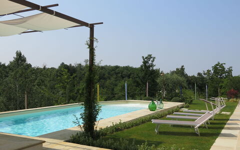 Tenuta Margherita: Wasser, Himmel, Pflanze, Schwimmbad, Baum, Gras, Freizeit, Schatten, Landschaft, Grundeigentum