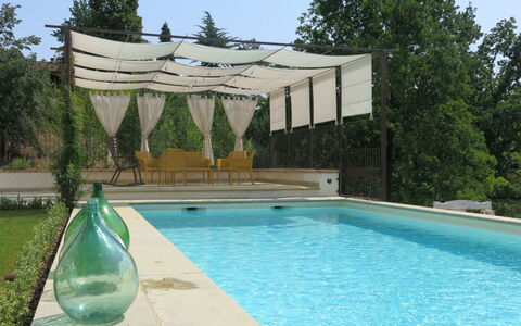 Tenuta Margherita: Wasser, Pflanze, Himmel, Eigentum, Schwimmbad, Grün, Azurblau, Baum, Gebäude, Schatten