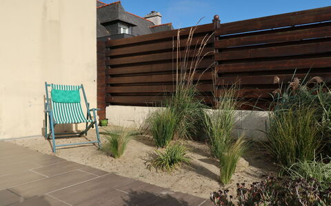 Les Dunes: Pflanze, Eigentum, Himmel, Gebäude, Strassenbelag, Zaun, Holz, Die Architektur, Schatten, Gras