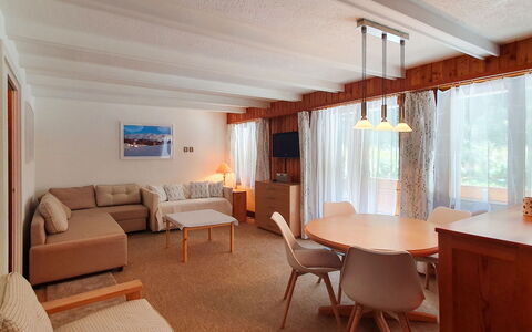 Panorama 66: Möbel, Tabelle, Eigentum, Stuhl, Holz, Interior Design, Komfort, Fussboden, Flooring, Schatten