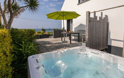 L'Air du Large: Resort, Schatten, Eco Hotel, Zimmerpflanze, Hotel, Stuhl, Balkon, Gartenmöbel, Villa, Penthouse
