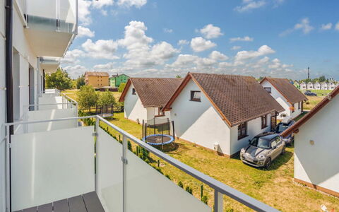 Grzybowo Seaside: Himmel, Wolke, Gebäude, Daytime, Eigentum, Fenster, Azurblau, Haus, Urban Design, Zaun