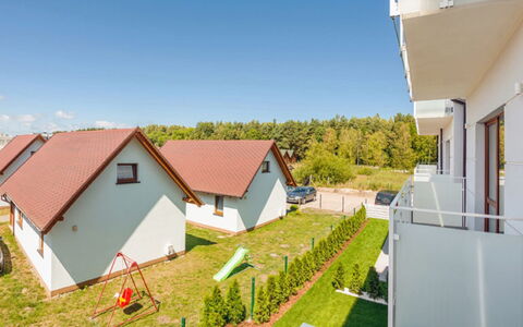 Grzybowo Seaside: Pflanze, Himmel, Eigentum, Gebäude, Haus, Grundstueck, Hütte, Fenster, Baum, Urban Design