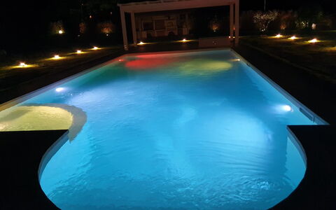 Tenuta Il Giardino Proprietà: Wasser, Licht, Azurblau, Schwimmbad, Rechteck, Aqua, Verbundwerkstoff, Freizeit, Tönungen Und Schatten