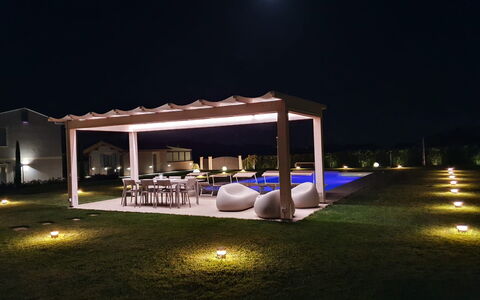 Tenuta Il Giardino Proprietà: Licht, Pflanze, Gebäude, Himmel, Schatten, Gazebo, Gas, Haus