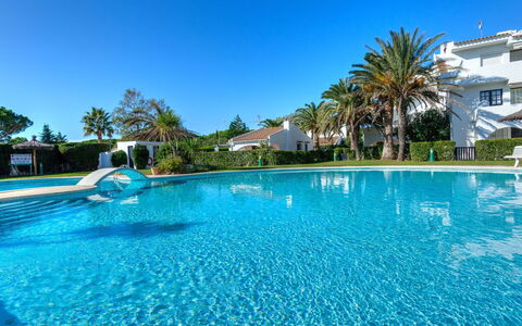 Blue Ducado de Golf: Blau, Wasser, Schwimmbad, Freizeit, Resort, Landscaping, Tropen, Schatten, Ferienort