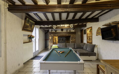 Chez Lulu: Tabelle, Eigentum, Fenster, Erholungsraum, Schwimmbad, Holz, Gebäude, Interior Design, Die Architektur, Couch