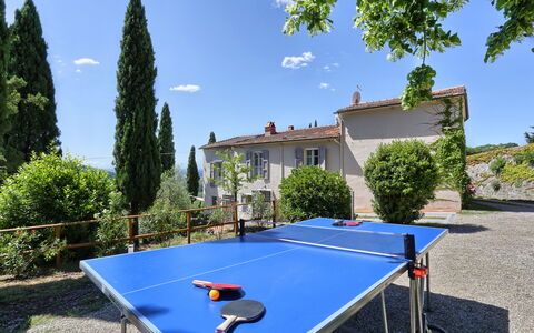 Villa Maona: Wolke, Himmel, Pflanze, Gebäude, Eigentum, Sportausrüstung, Fenster, Baum, Net Sport, Haus