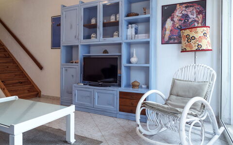La Terrazza Di Santa Marinella: Eigentum, Möbel, Cabinetry, Azurblau, Regal, Holz, Interior Design, Komfort, Die Architektur, Regale