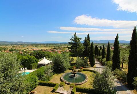 Il Poggiolo: Himmel, Wolke, Pflanze, Baum, Natürliche Landschaft, Botanik, Grundstueck, Gras, Lärche, Landschaft