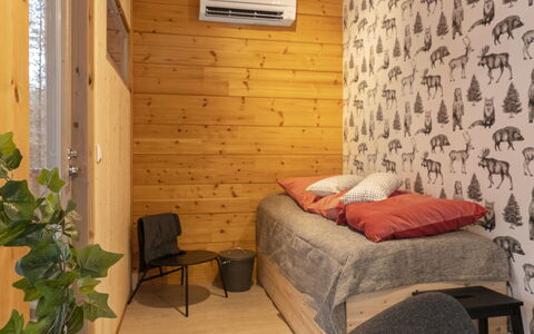 Solokoto: Interior Design, Wand, Möbel, Schlafzimmer, Holz, Fussboden, Flooring, Bett, Bettdecke, Zimmer
