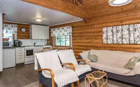 Vihreä Mökki: Bett, Möbel, Schlafzimmer, Interior Design, Bedding, Bettdecke, Flooring, Holz, Fussboden, Zimmer