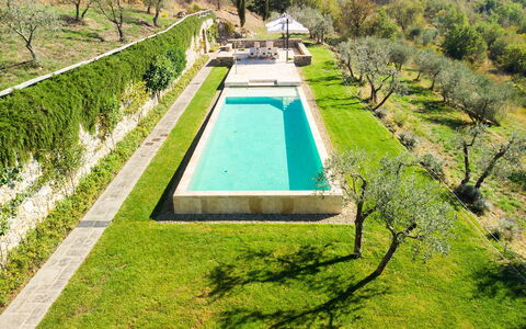 Villa Dorothea: Wasser, Pflanze, Wasservorräte, Natur, Natürliche Landschaft, Baum, Grundstueck, Gras, Schwimmbad, Wasserlauf