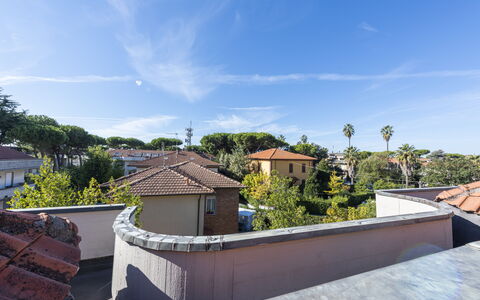 Casa Serchio: Wolke, Himmel, Eigentum, Gebäude, Azurblau, Haus, Baum, Pflanze, Fenster, Schatten