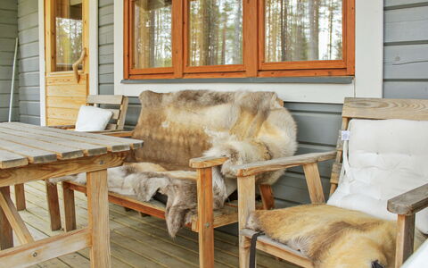 Purnukka: Bett, Möbel, Schlafzimmer, Interior Design, Bedding, Bettdecke, Flooring, Holz, Fussboden, Zimmer